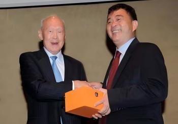 环球视野：蓝伟光见证李光耀的远见之光与务实之路